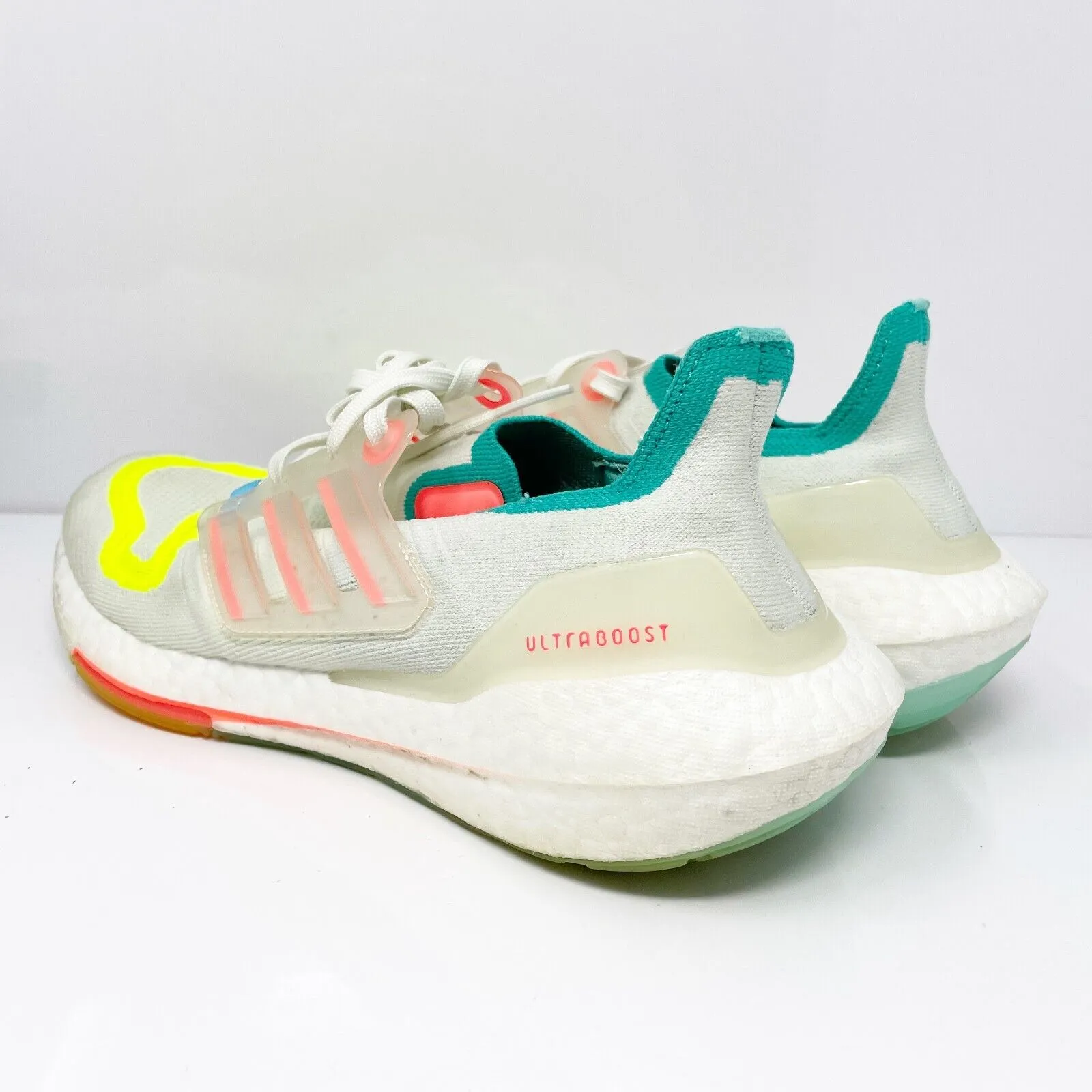 Adidas Womens Ultra Boost 22 GX8015 White Running Shoes Sneakers Size 9