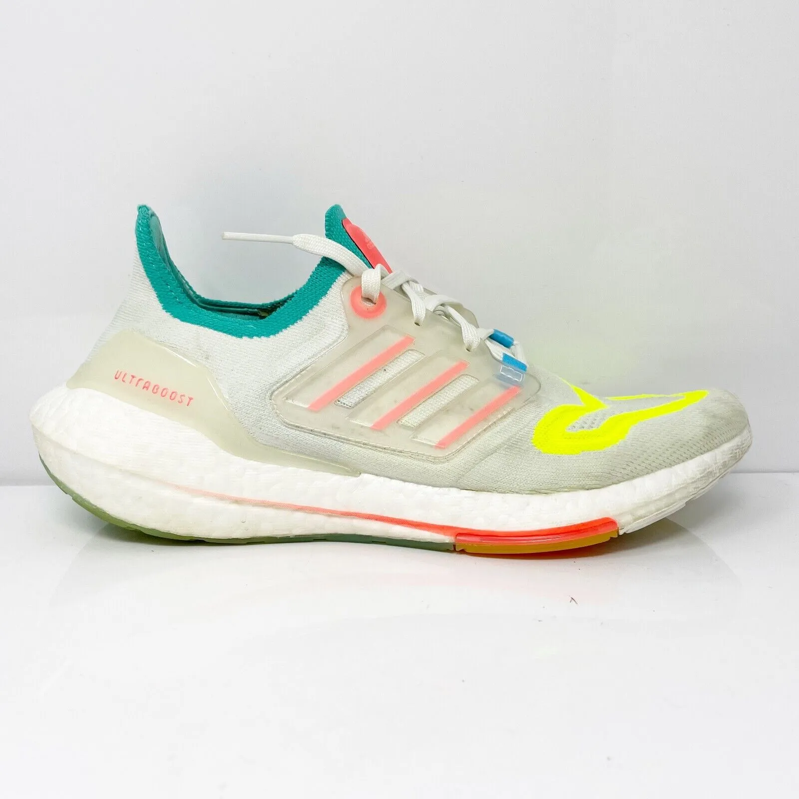 Adidas Womens Ultra Boost 22 GX8015 White Running Shoes Sneakers Size 9