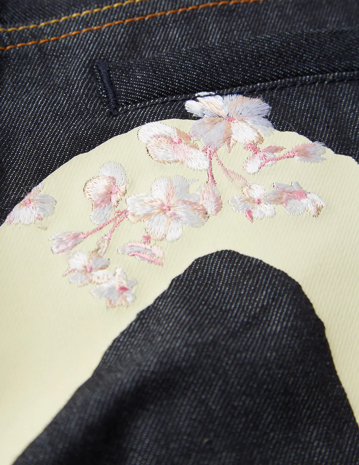 Crane Embroidered Gradated Daicock Boyfriend Jeans