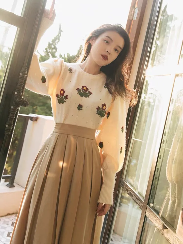 French autumn and winter new style retro embroidered small red flower knitted sweater and pleated skirt two-piece set with sweet