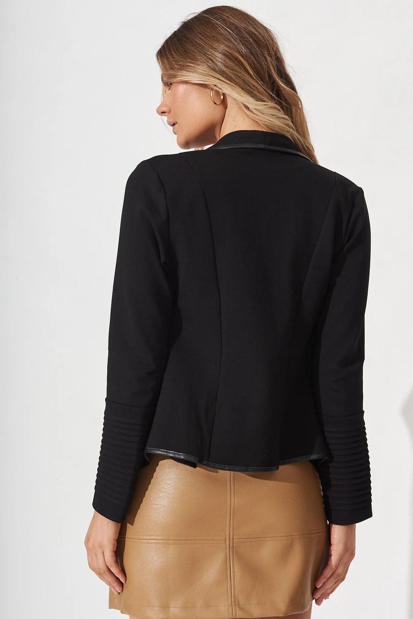 Lyndall Jacket In Black