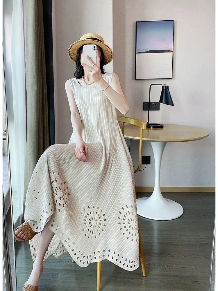 Miyake style pleated dress, high-end French romantic resort style long skirt, sleeveless vest dress, new summer style