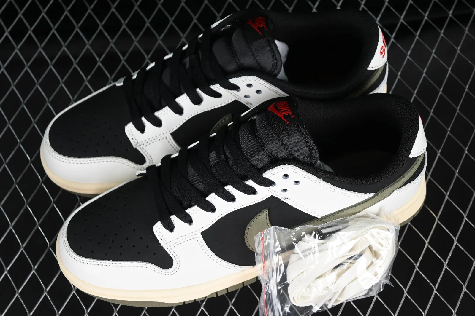 Nike SB Dunk Low Off White Green Black Red 630358-106