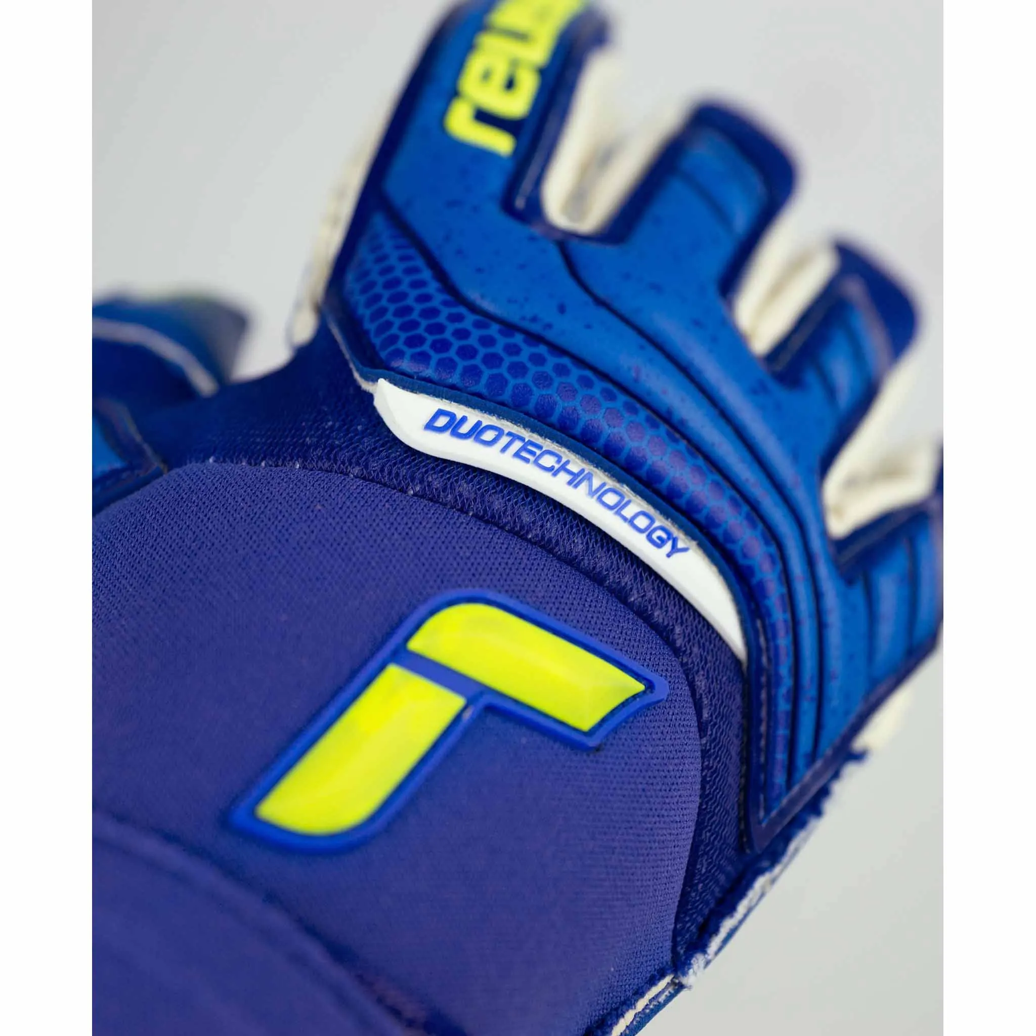 Reusch Attrakt Duo gants de gardien de soccer