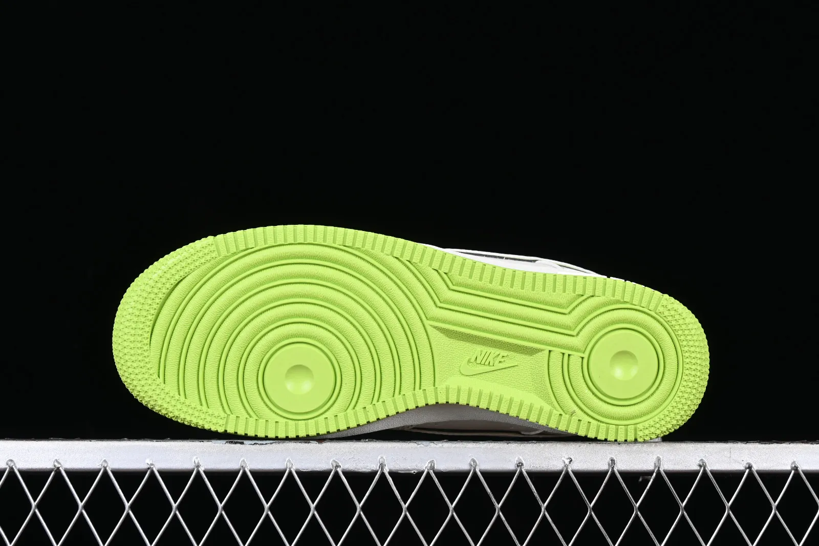 Stussy x Nike Air Force 1 07 Low White Apple Green UN1635-888