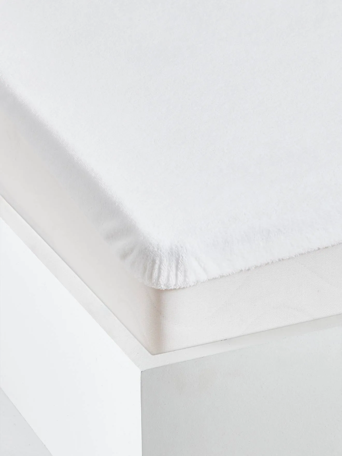 Waterproof Mattress Protector in Soft Touch Microfibre - white